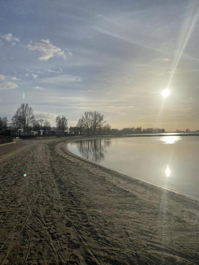 Luxe En Gezellig Chalet Aan Veluwemeer 4 Pers Hulshorst Esterno foto